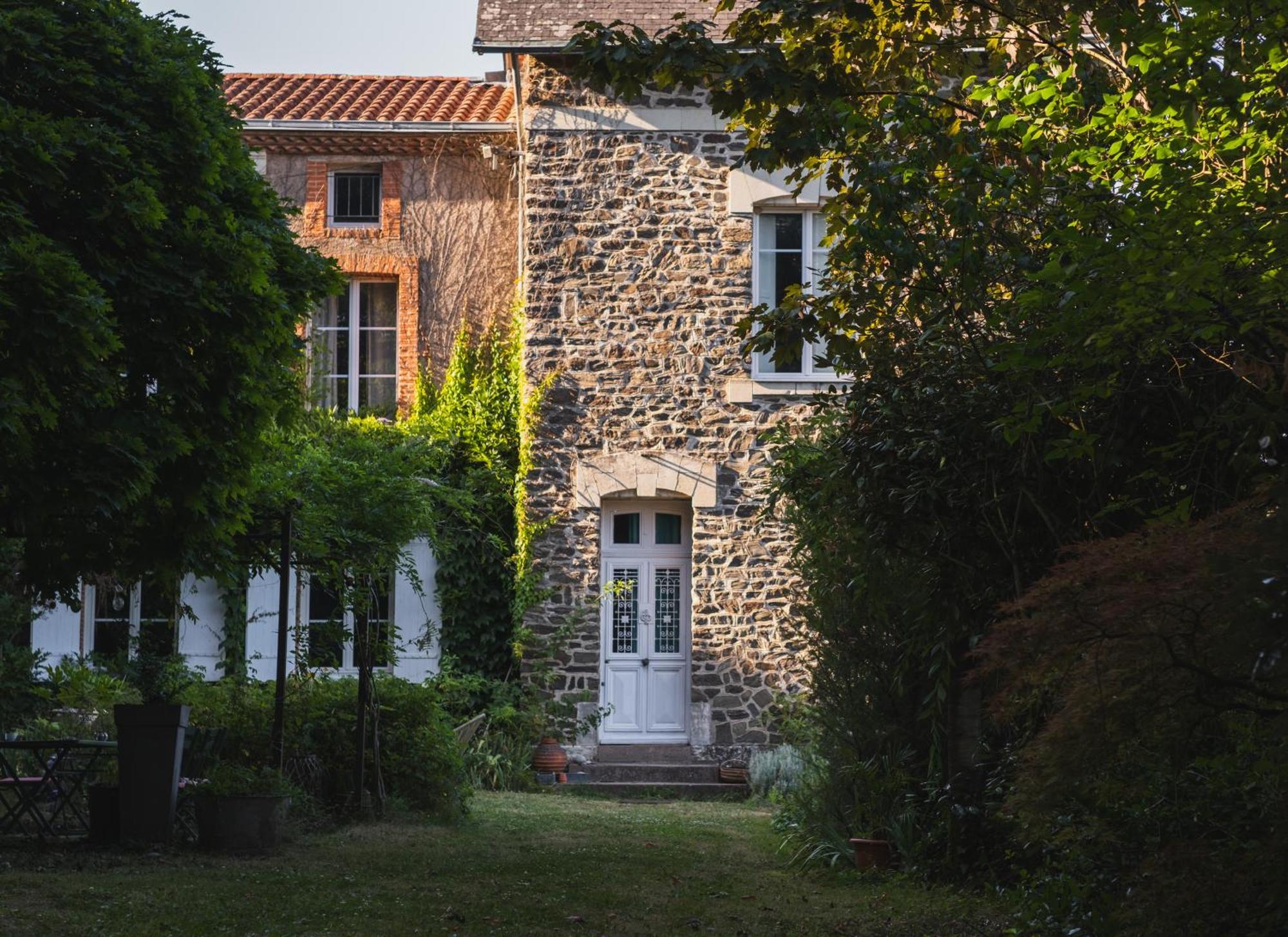 Maison D'Hotes La Bien-Aimee Montrevault Exterior foto